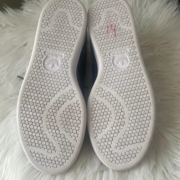 Stan Smith Adidas - Stylish Black Patent Leather and Pink Women's Sneakers - Picture 4 of 6